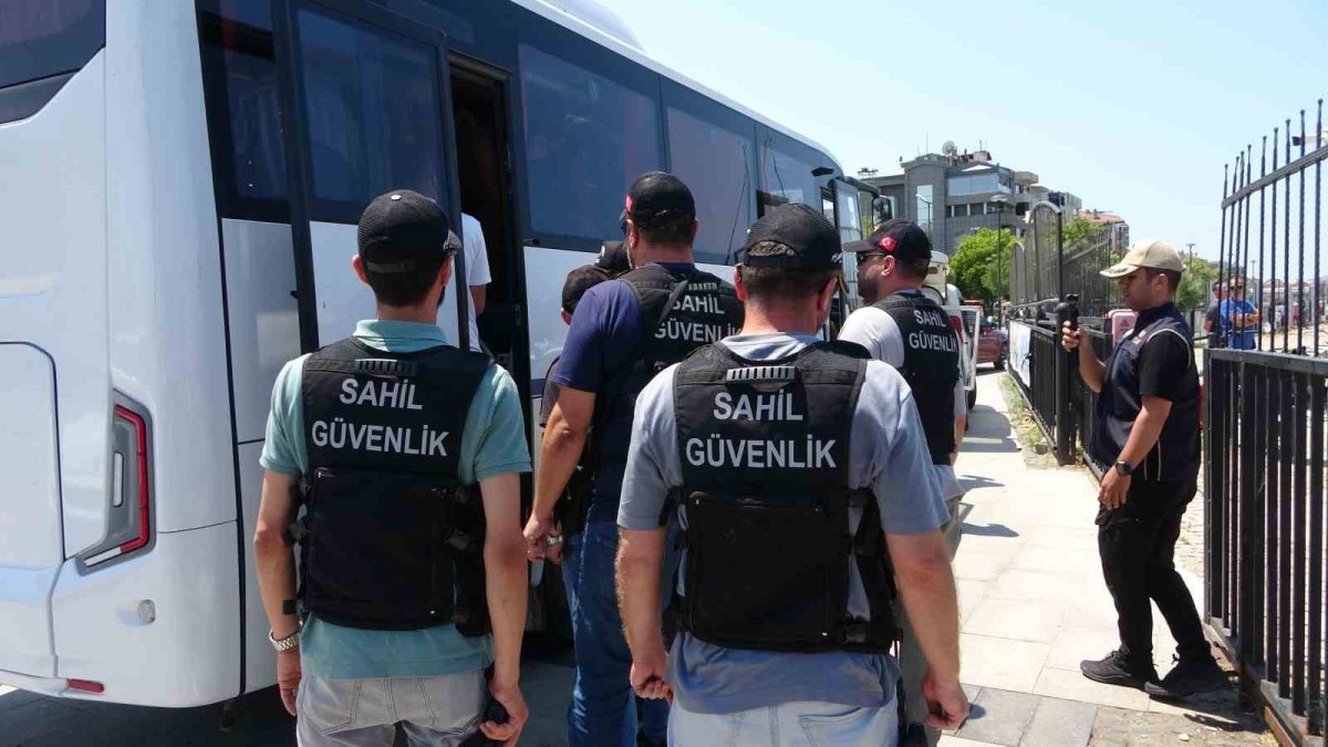 Gökçeada'da yurt dışına kaçış hazırlığındaki 6 FETÖ şüphelisi yakalandı