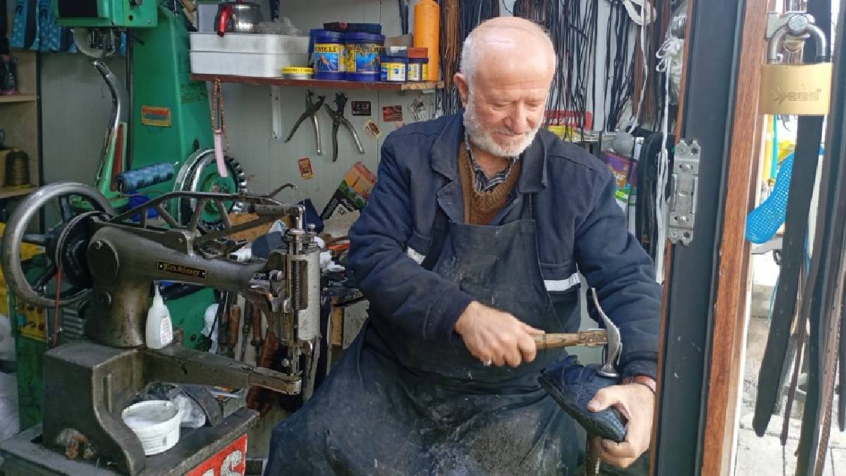 16 yaşından beri baba mesleğini sürdürüyor: ‘Çırak yok denecek kadar az’ diyerek sitem ediyor