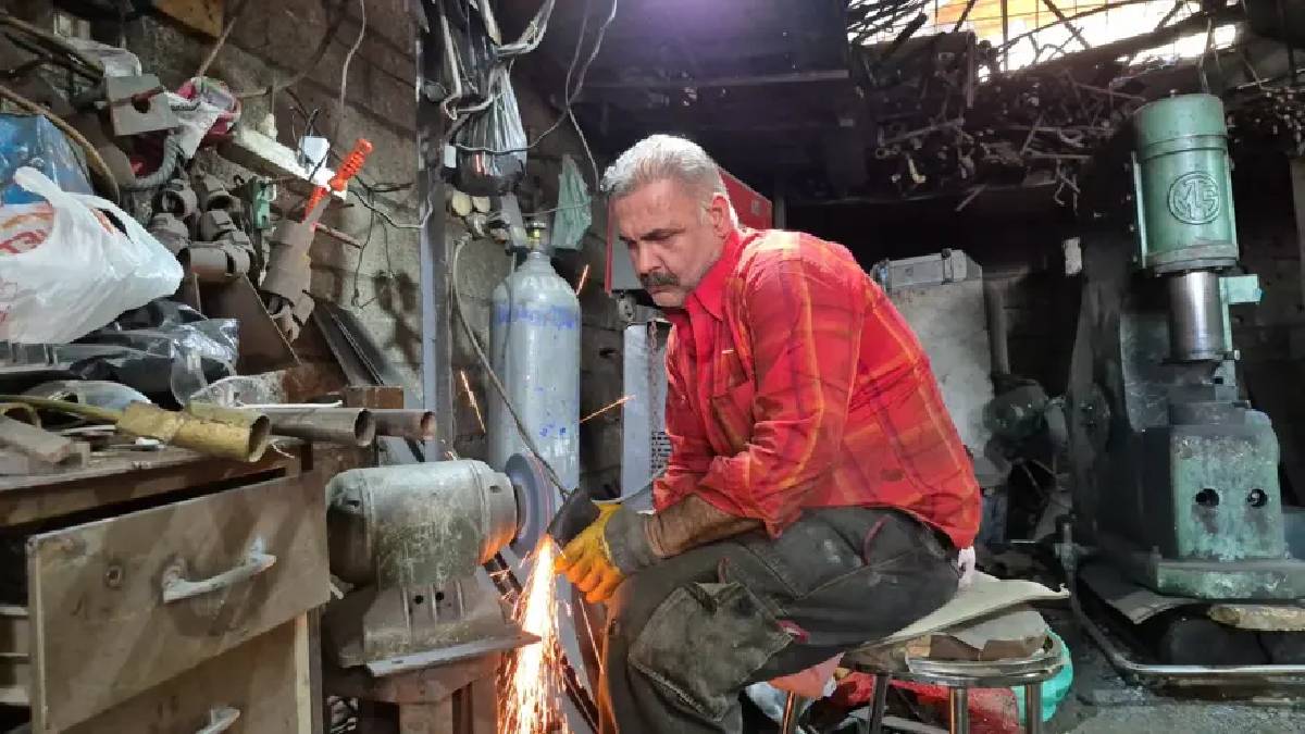 600 derece sıcağa maruz kalıyor, baba mesleğini bırakmıyor! 30 yıldır aynı işi yapıyor