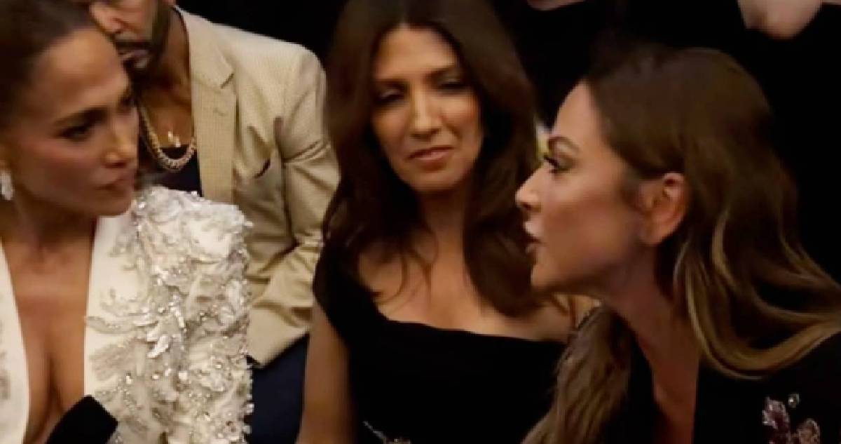 Jennifer Lopez ve Hadise bir arada: Defileyi ön sıradan takip ettiler