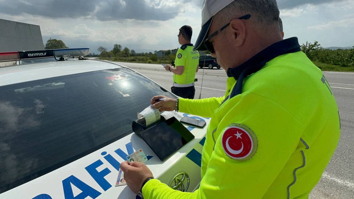 Yargıtay'dan emsal karar: Trafikte peş peşe selektör yapana hapis cezası