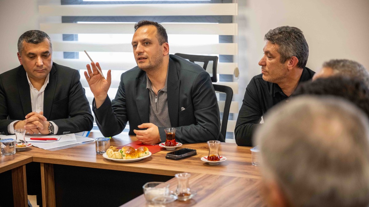 Bornova Belediyesi’nde muhtarlarla hizmet koordinasyonu toplantısı