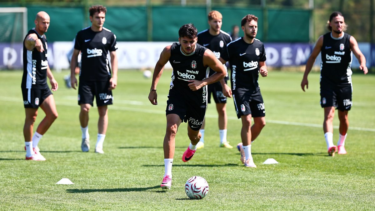 Futbol tarihinde eşine az rastlanır çılgınlık: Beşiktaş yarın 1,5 saatte iki hazırlık maçı oynayacak