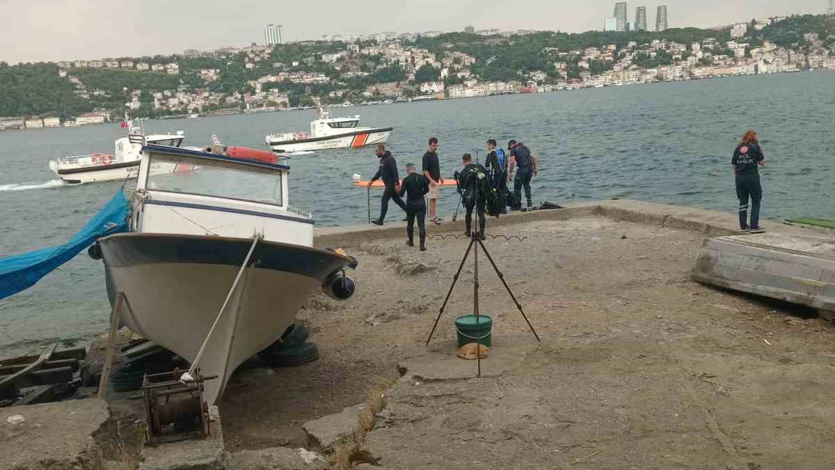 Midye toplayan vatandaşlar fark etti: Üsküdar'da denizde erkek cesedi bulundu