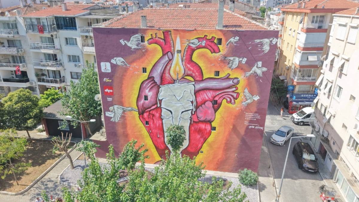 Karşıyaka’da Metin Altıok için hazırlanan duvar resmi ziyarete açıldı
