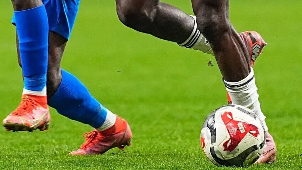 Süper Lig'de nefesleri kesecek derbi fikstürü belli oldu: Hangi derbi ne zaman oynanacak?