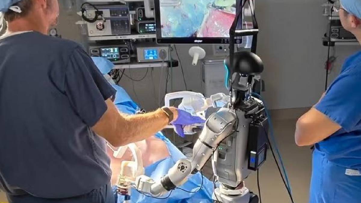 Cerrahide yeni dönem: İlk kez insansı robot ameliyat yaptı