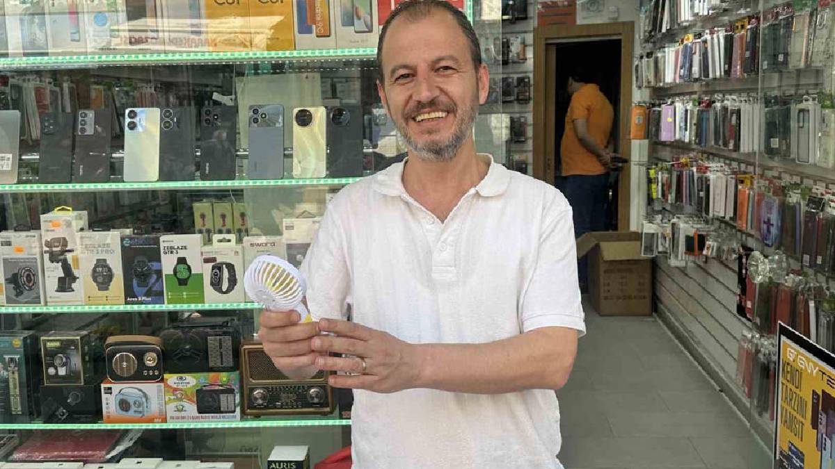 Yelpaze gitti herkes pervaneyi eline aldı! Sıcaklara en ekonomik ve pratik çözüm