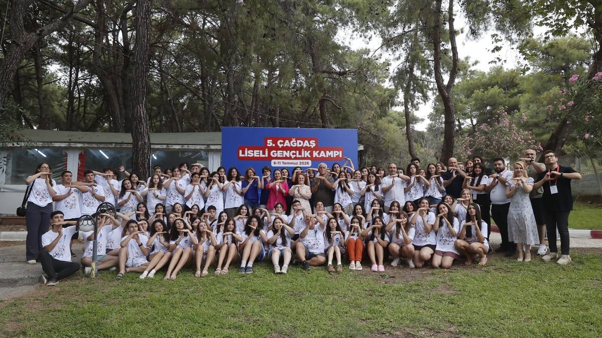 Antalya Büyükşehir Başkan Vekili Özdemir, ÇYDD’li gençlerle buluştu