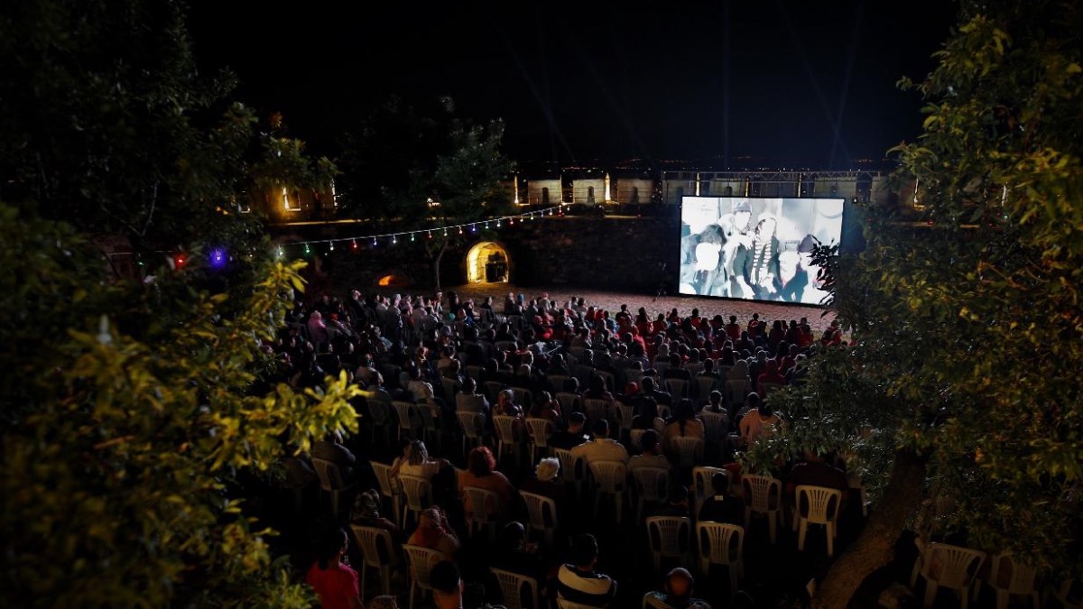 İzmir Bayraklı’da açık hava sinema günleri başlıyor