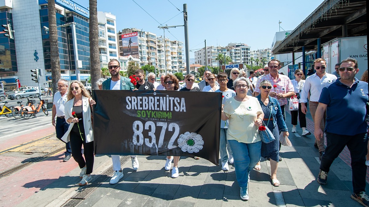 İzmir Karşıyaka’da Srebrenitsa için anma töreni düzenlendi