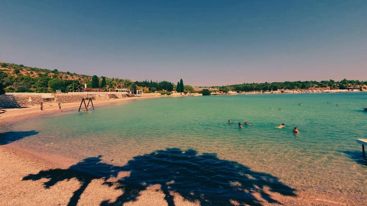 Çeşme’ye gidenlerin çoğu burayı bilmiyor! Turkuazla süslenen 5 kilometrelik doğal cennet