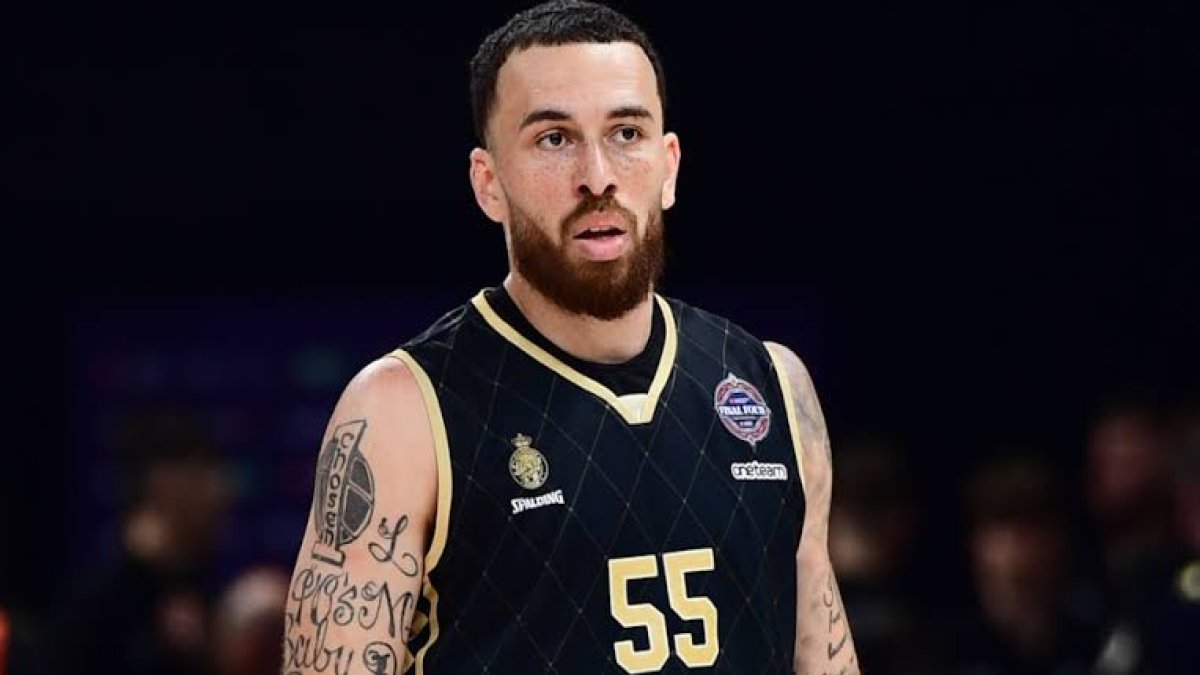 Efes’ten Mike James bombası