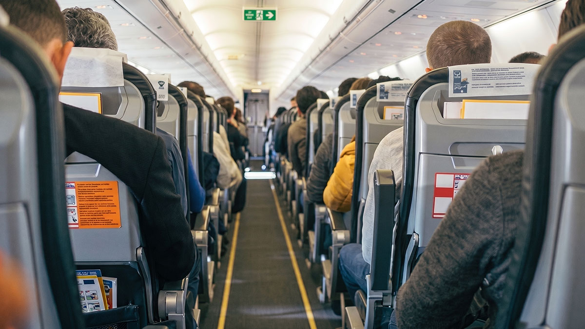 Yolcuları çileden çıkarak olay: Uçakta sigara içince pilot geri döndü