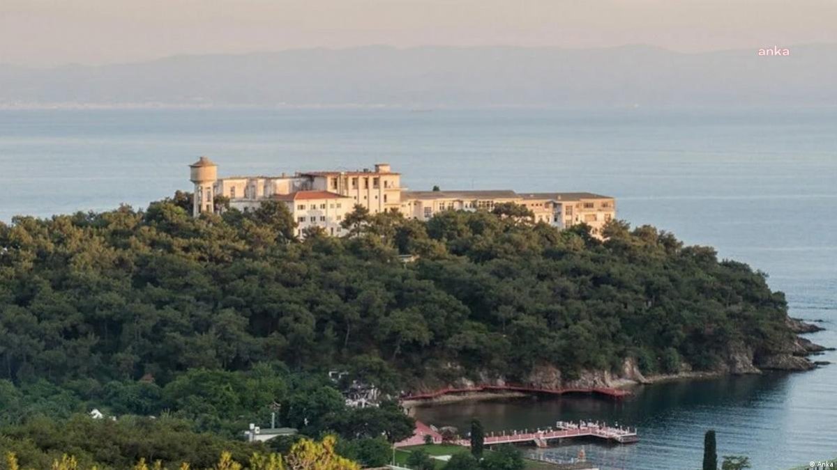 Heybeliada Sanatoryumu'nun Diyanet'e yeniden tahsisi yargıya taşındı