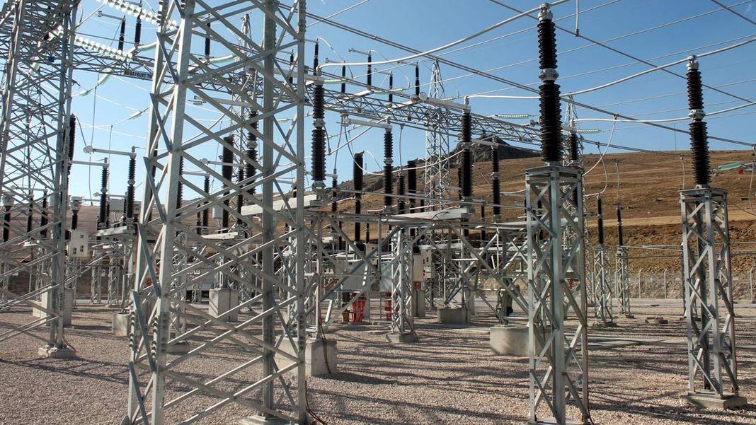 İran'da elektrik kesintisi haftada 2 güne çıktı