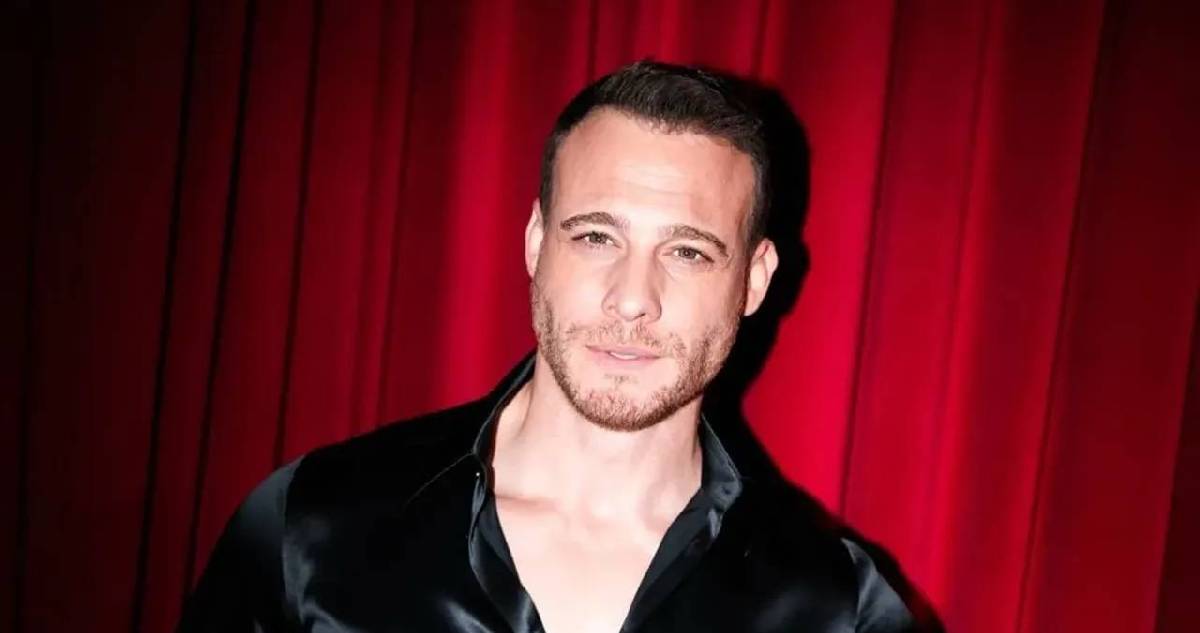 Dünya ünlü yıldızlarla bir arada: Kerem Bürsin’de adını yıldız isimler arasına kazıttı