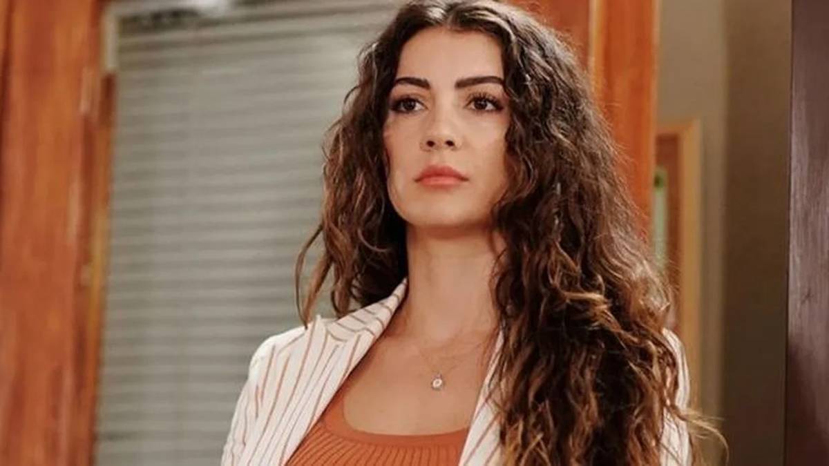 Burcu Özberk ekranlara geri dönüyor: NOW TV'nin Anne Yarısı dizisiyle anlaştı