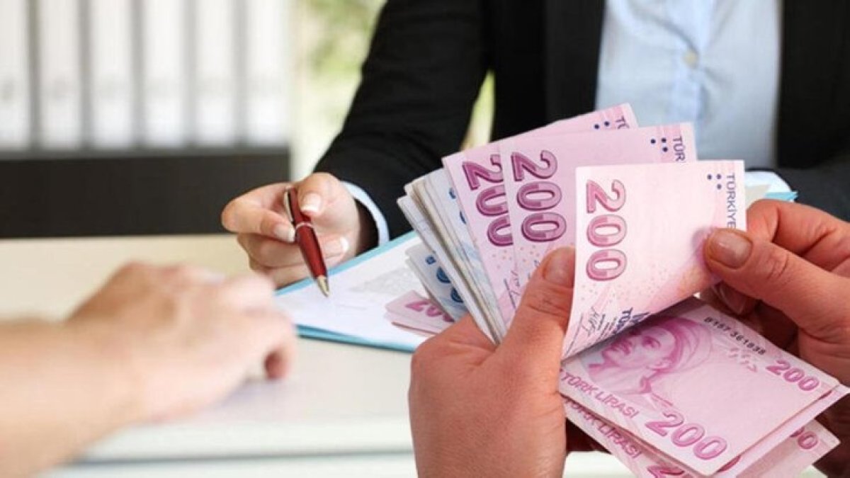 Milyonların gözü bu takvimdeydi: Yeni dönem zamlı maaş takvimi işlemeye başladı (İşte Gün Gün Ödeme Listesi)