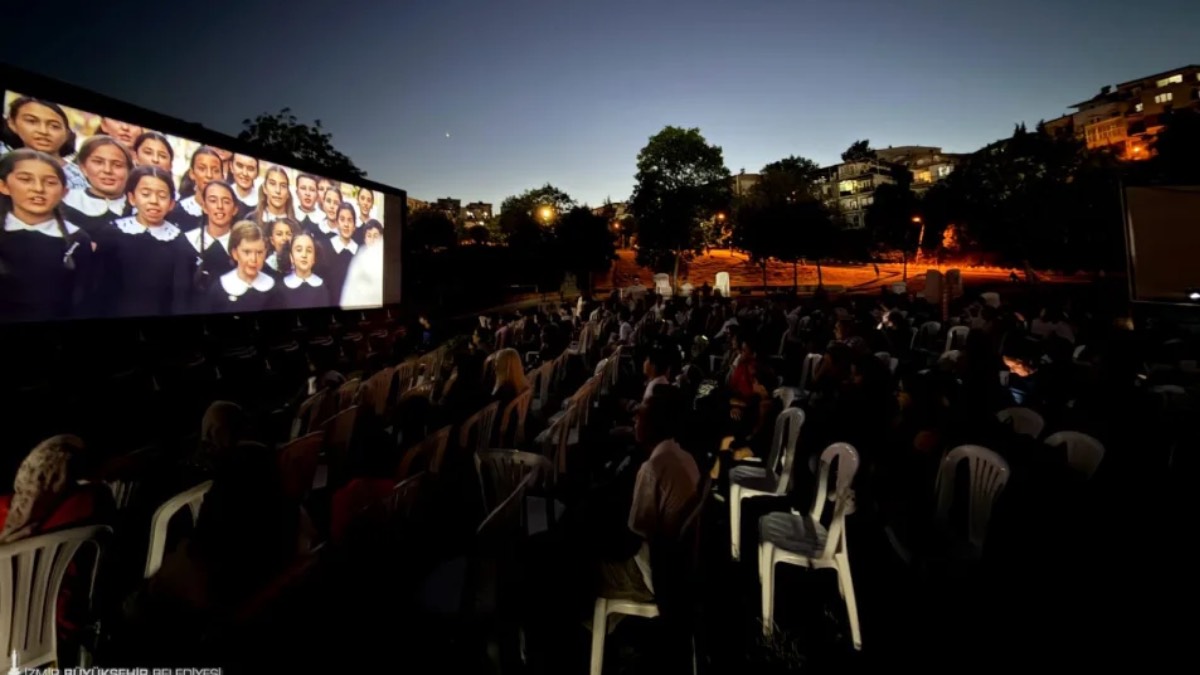 İzmir'de Gezici Açıkhava Film Günleri devam ediyor