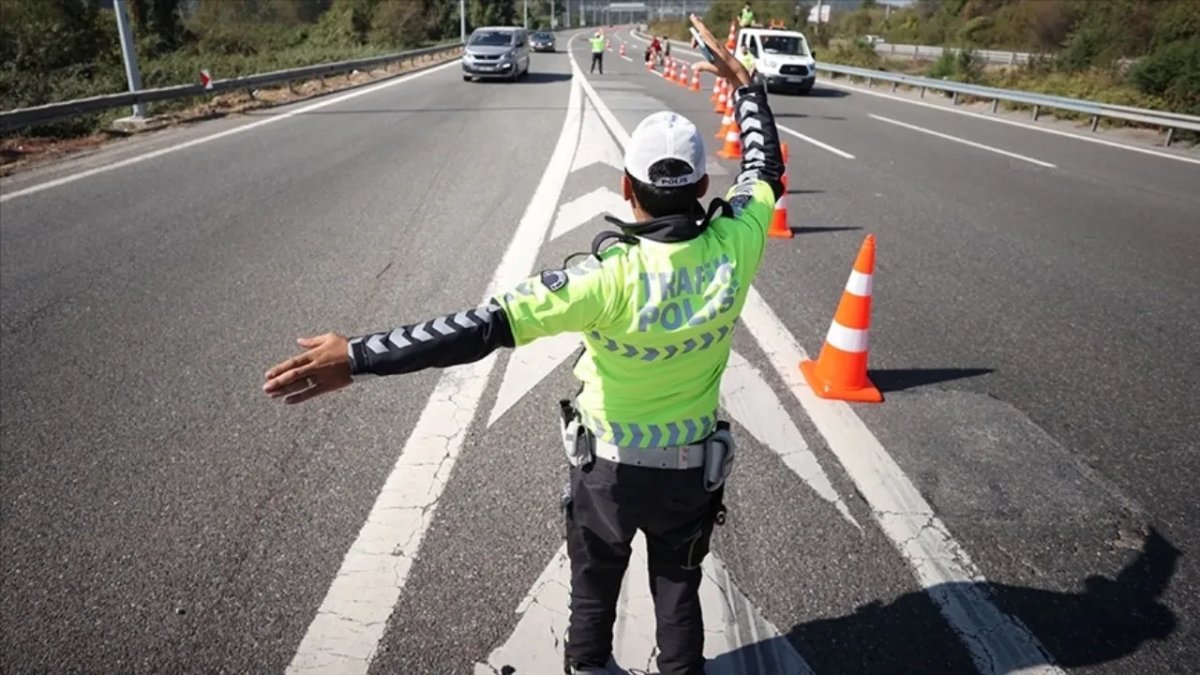 İstanbul'da yola çıkacaklar dikkat! 15 Temmuz'da hangi yollar kapalı, 15 Temmuz Şehitler Köprüsü saat kaçta açılacak?