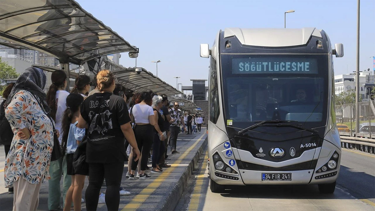 İstanbul’da 15 Temmuz düzenlemesi: Metrobüste güzergâh değişti, 6 durak kapatıldı