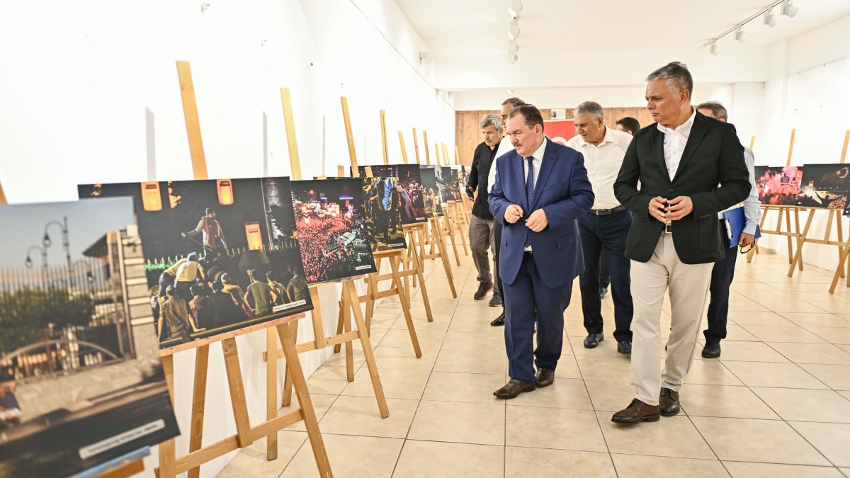 15 Temmuz fotoğraf sergisi Antalya Muratpaşa’da ziyarete açıldı