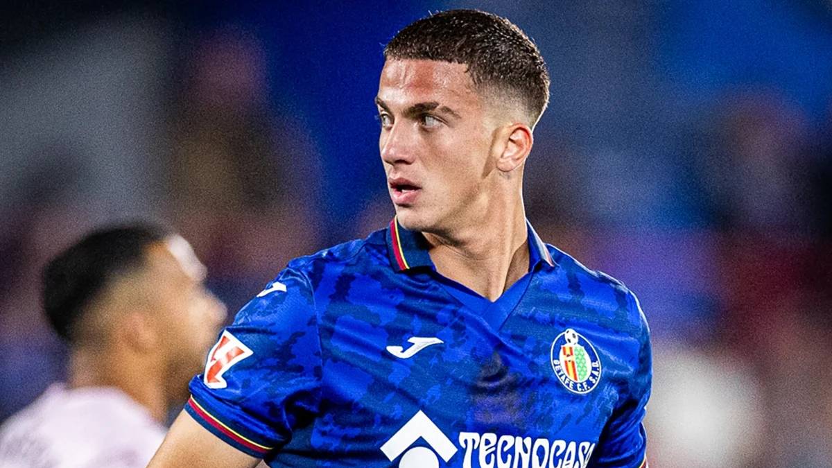Milli futbolcu Bertuğ Yıldırım baba oldu! Ünlü çift erkek bebeklerine "Fernando Savaş" adını verdi