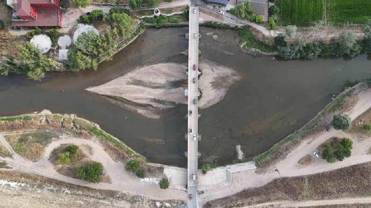 Meşhur Tunca Nehri’nin görüntüsü yürek burktu! Sular çekildi, kirlilik utandırdı