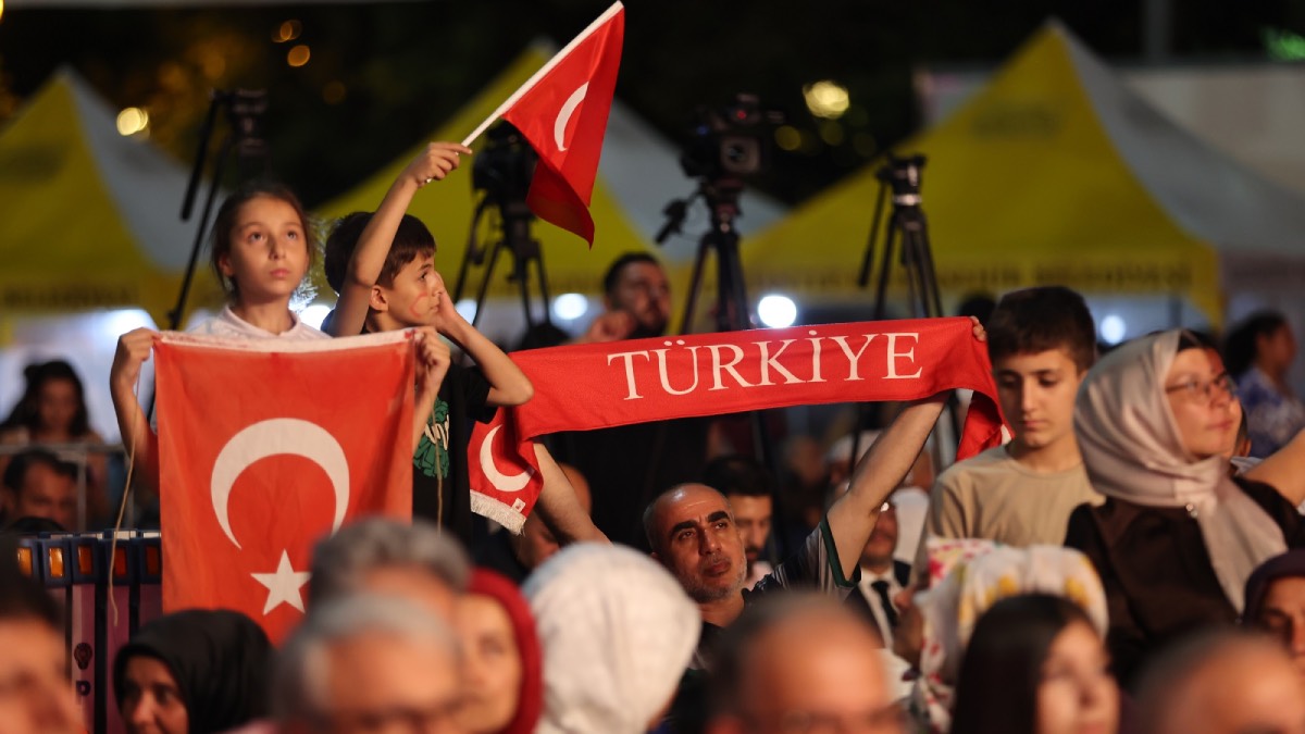 Gaziantep’te 15 Temmuz anma programında binlerce kişi meydanda buluştu