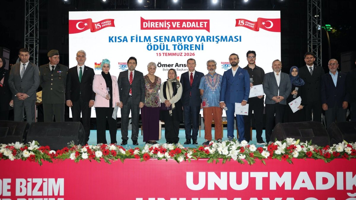 40 senaryo arasından zafere uzandılar: Zeytinburnu'nda 'Direniş ve Adalet'in kalemleri ödüllendirildi