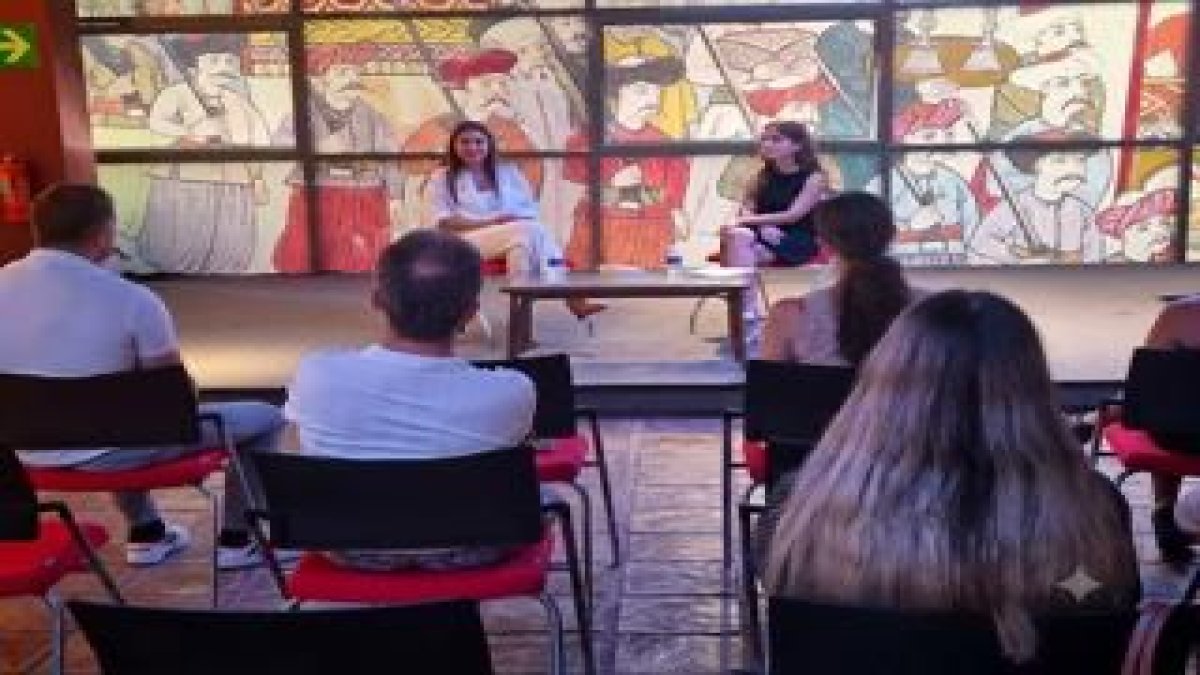 “Edebiyatın görevi görünmeyeni görünür kılmaktır”: Zeynep Kesler Özdoğan okurlarıyla buluştu
