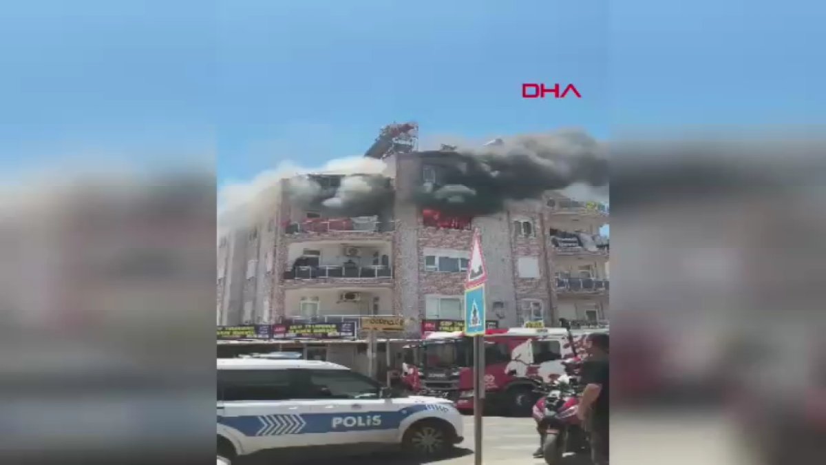 Antalya'da evde çıkan yangında 5 kişi dumandan etkilendi