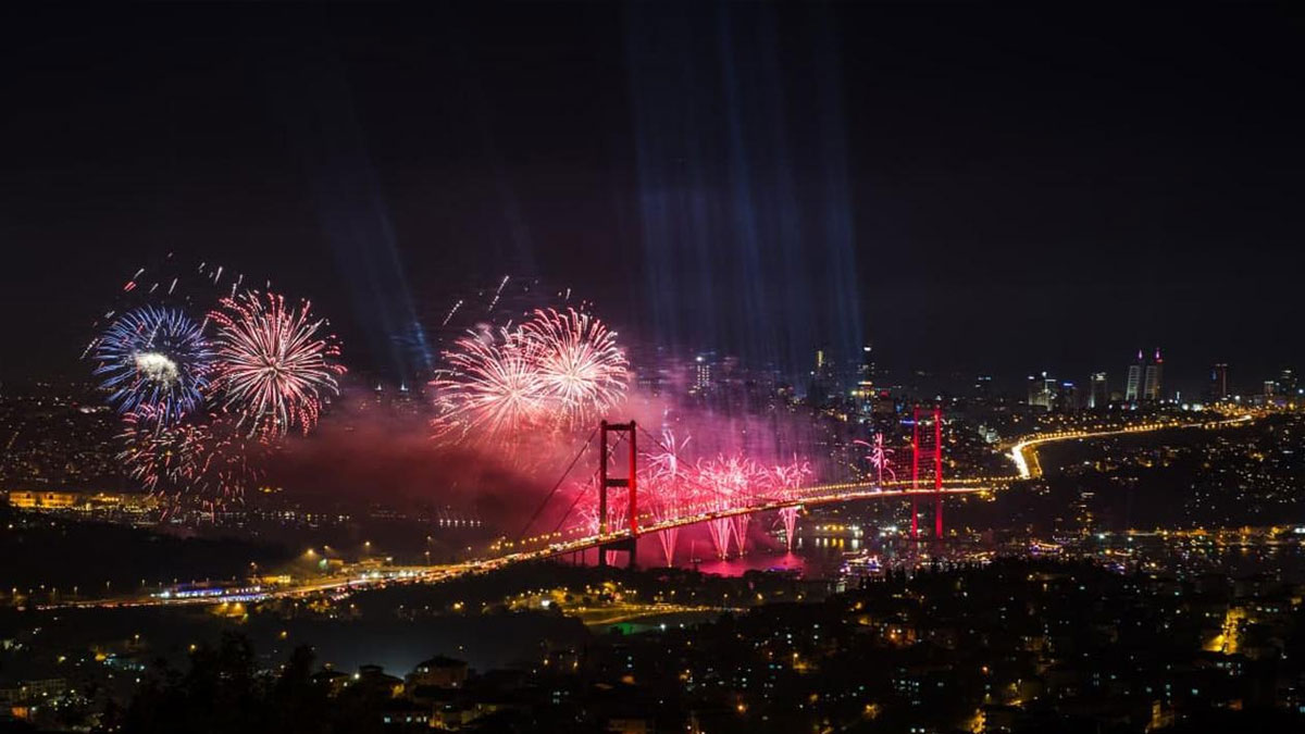 İstanbul'da havai fişek ve meşale kullanımı yasaklandı