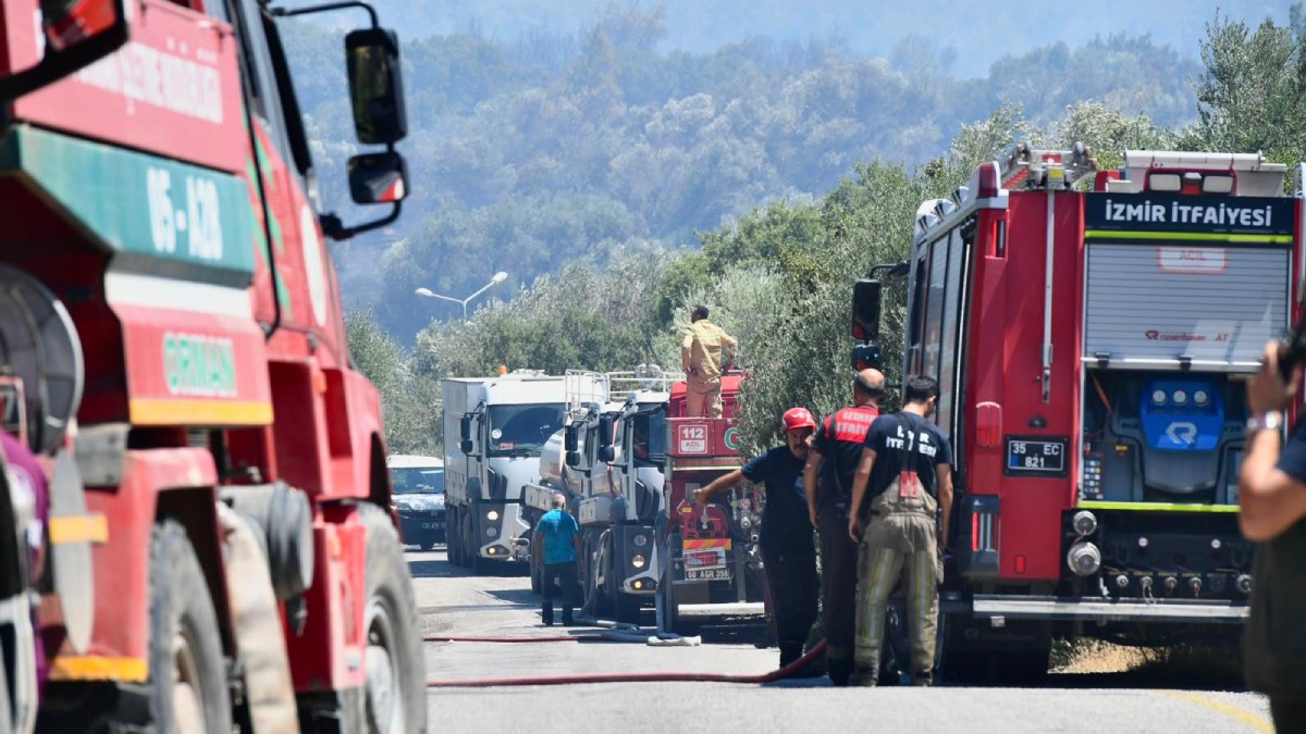 İzmir’de orman yangınına havadan ve karadan müdahale