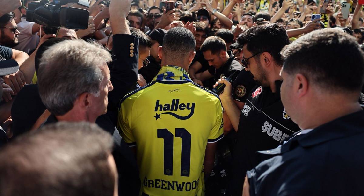 Mason Greenwood İstanbul’da: Fenerbahçe taraftarı havalimanına akın etti