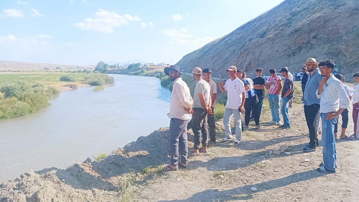 Muş'ta yürek yakan olay: Akarsuya düşen kardeşlerden biri öldü, diğeri aranıyor