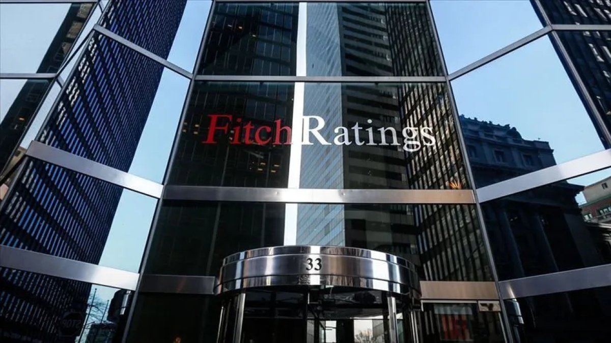 Fitch, Türkiye'nin kredi notunu "BB-" olarak teyit etti