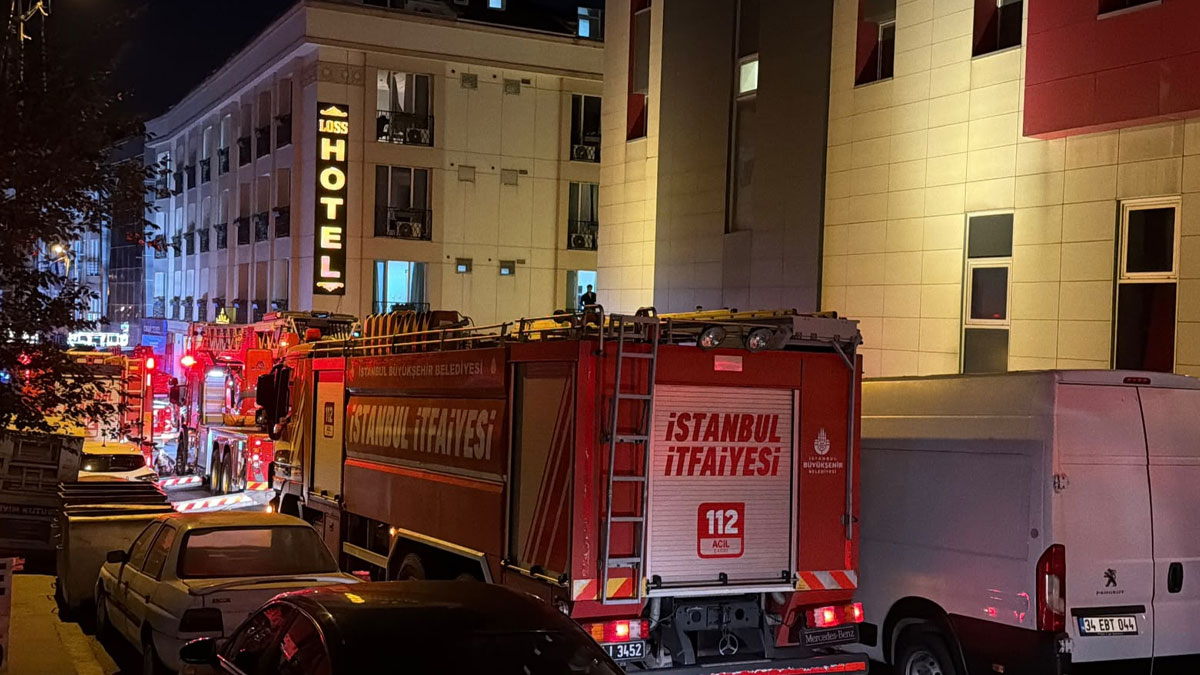 Esenyurt'ta otelde yangın: Müşteriler merdivenle kurtarıldı