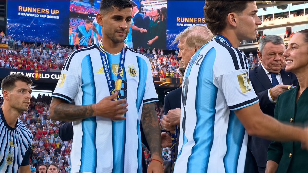 Dünya Kupası törenine damga vuran an: Ünlü futbolcu Trump'ın elini sıkmadı
