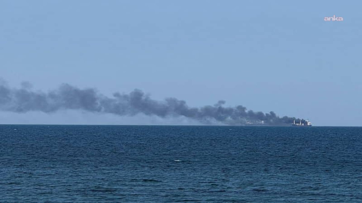 Rusya'dan Odesa açıklarında mısır yüklü gemiye füze saldırısı: 10 kişi hayatını kaybetti