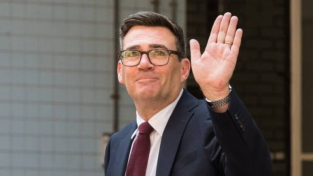 İngiltere'nin yeni Başbakanı Andy Burnham oldu