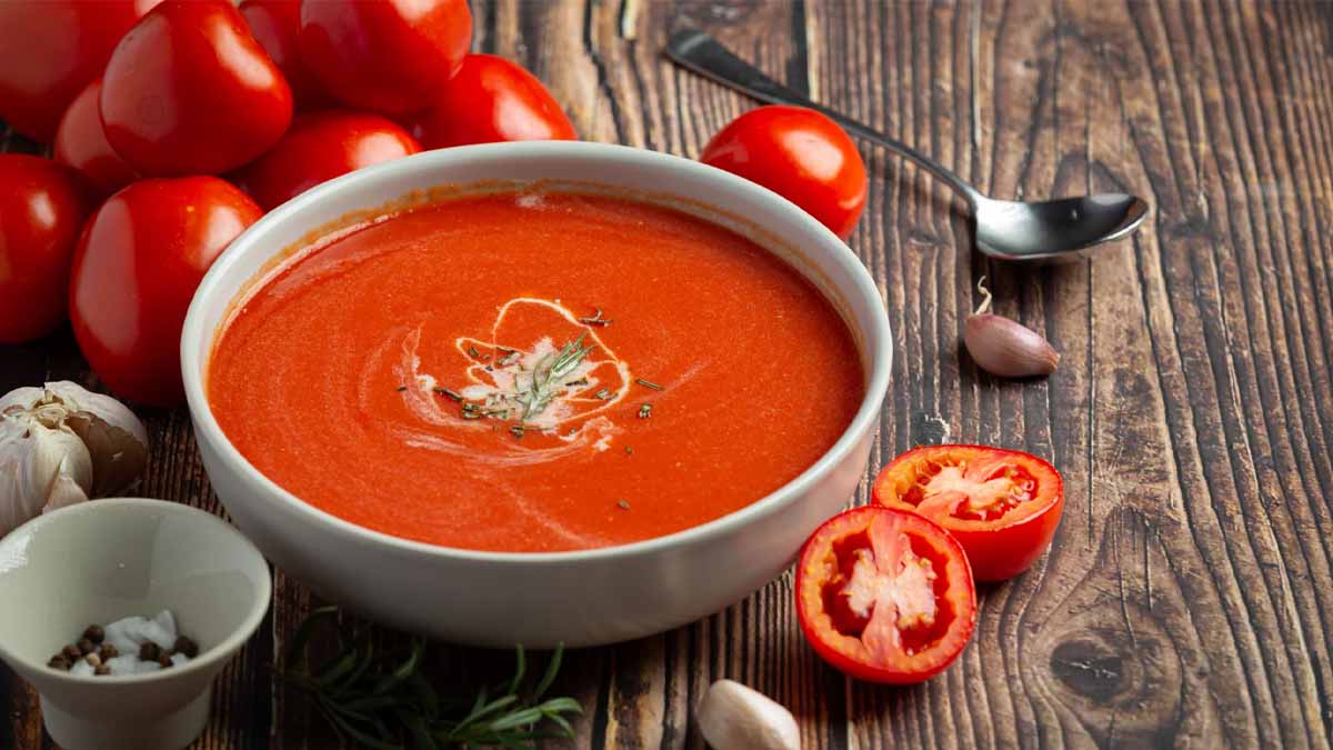 Çorba severler müjde: Tam kıvamında lokanta usulü domates çorbası tarifi