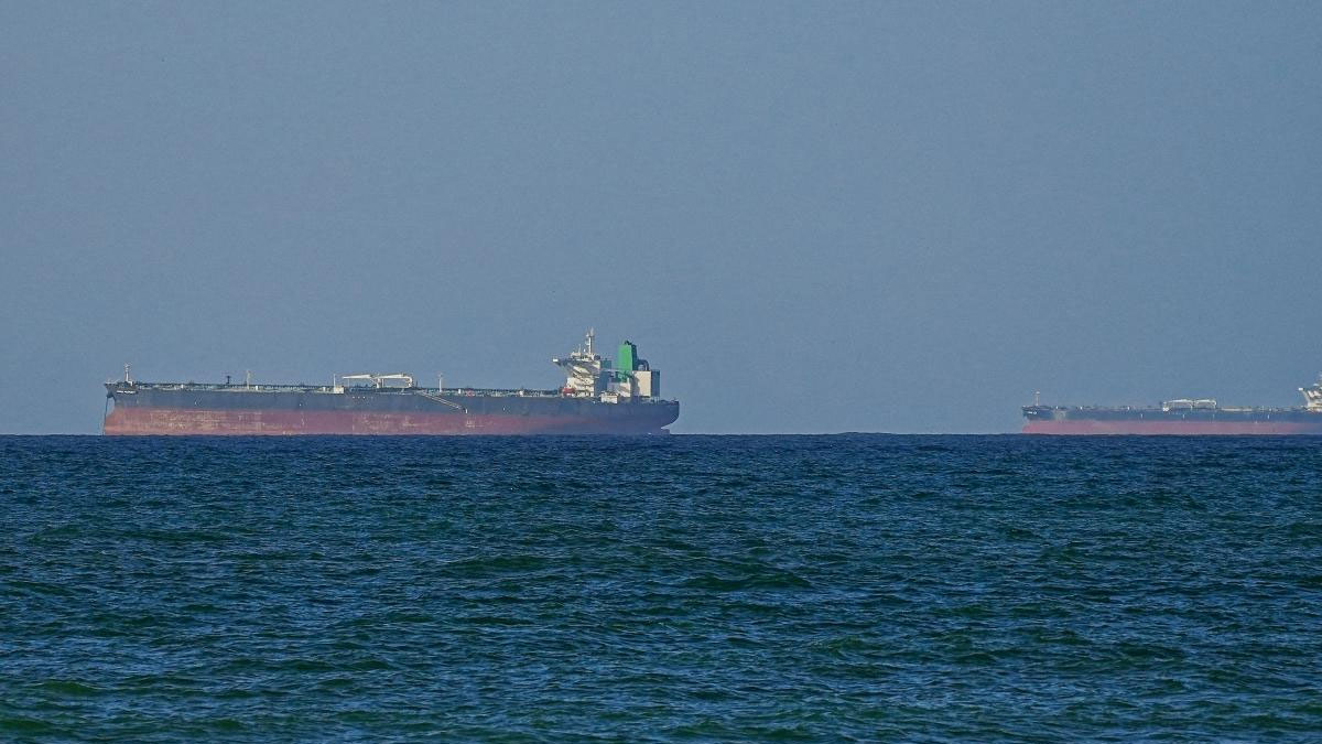 Hürmüz'de iki Yunan tankerine saldırı