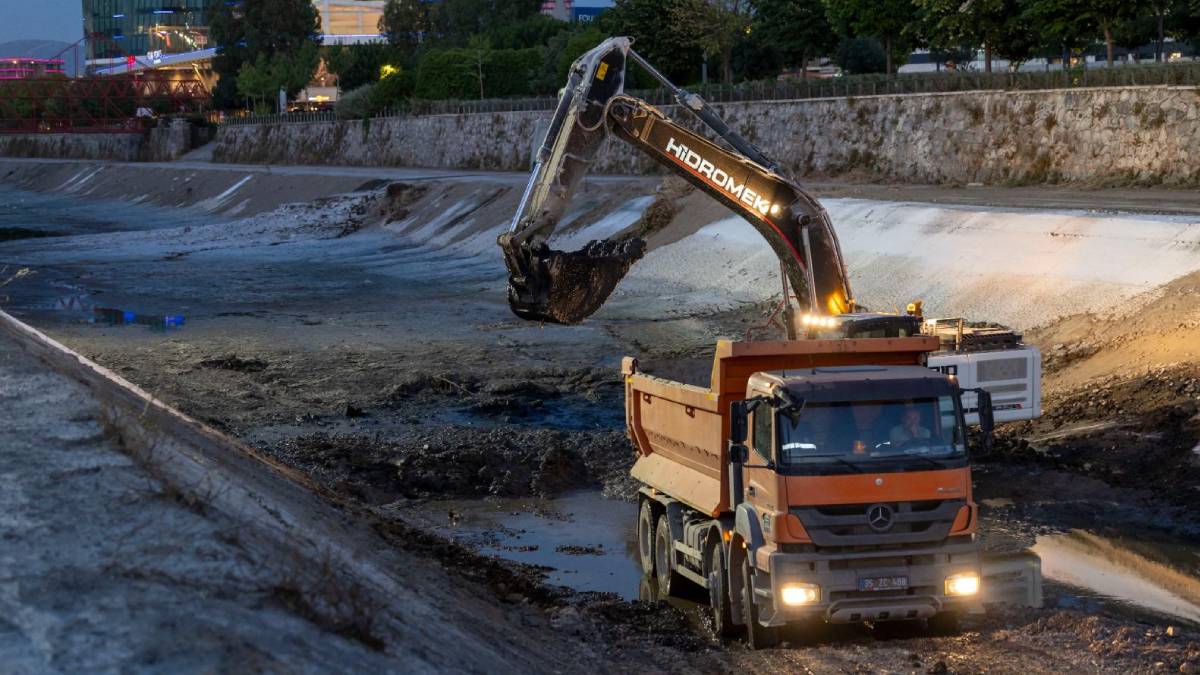 İZSU’dan Manda Çayı’nda 7/24 temizlik seferberliği