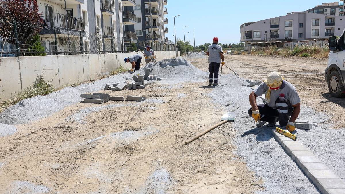 Başkan Anıl Yetişkin ile Efeler’de yol yatırımları devam ediyor