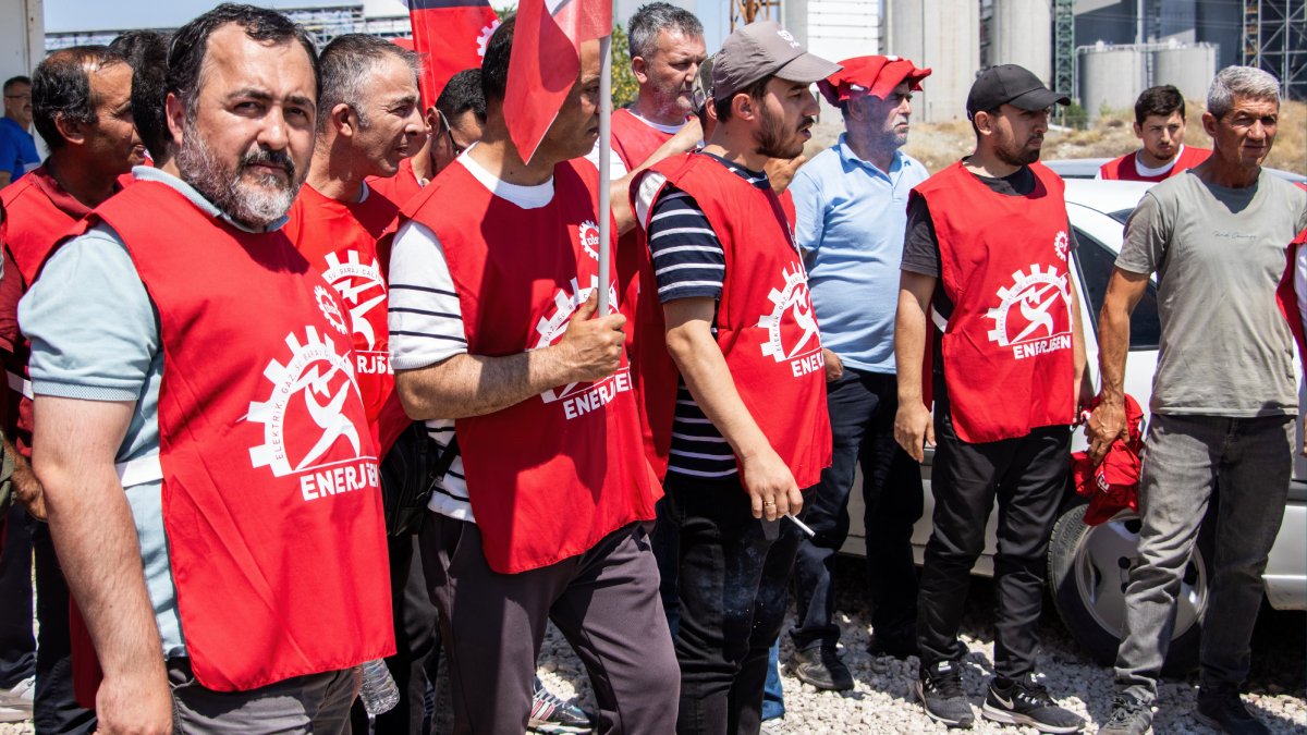 Yunus Emre Termik Santrali işçileri ödenmeyen maaşlar için Ankara'ya yürüyor