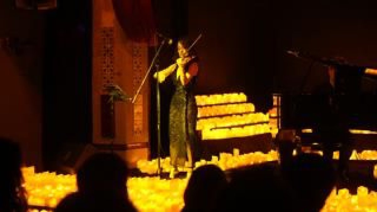 İstanbul'da büyüleyici gece: Klasik müzik ve binlerce mum ışığı Beyoğlu Sahne'de buluşuyor