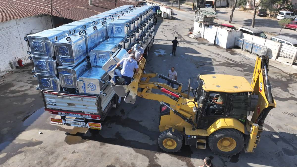 Manisa Büyükşehirden 17 ilçeye konteyner desteği: İlk teslimat Turgutlu Belediyesi’ne yapıldı