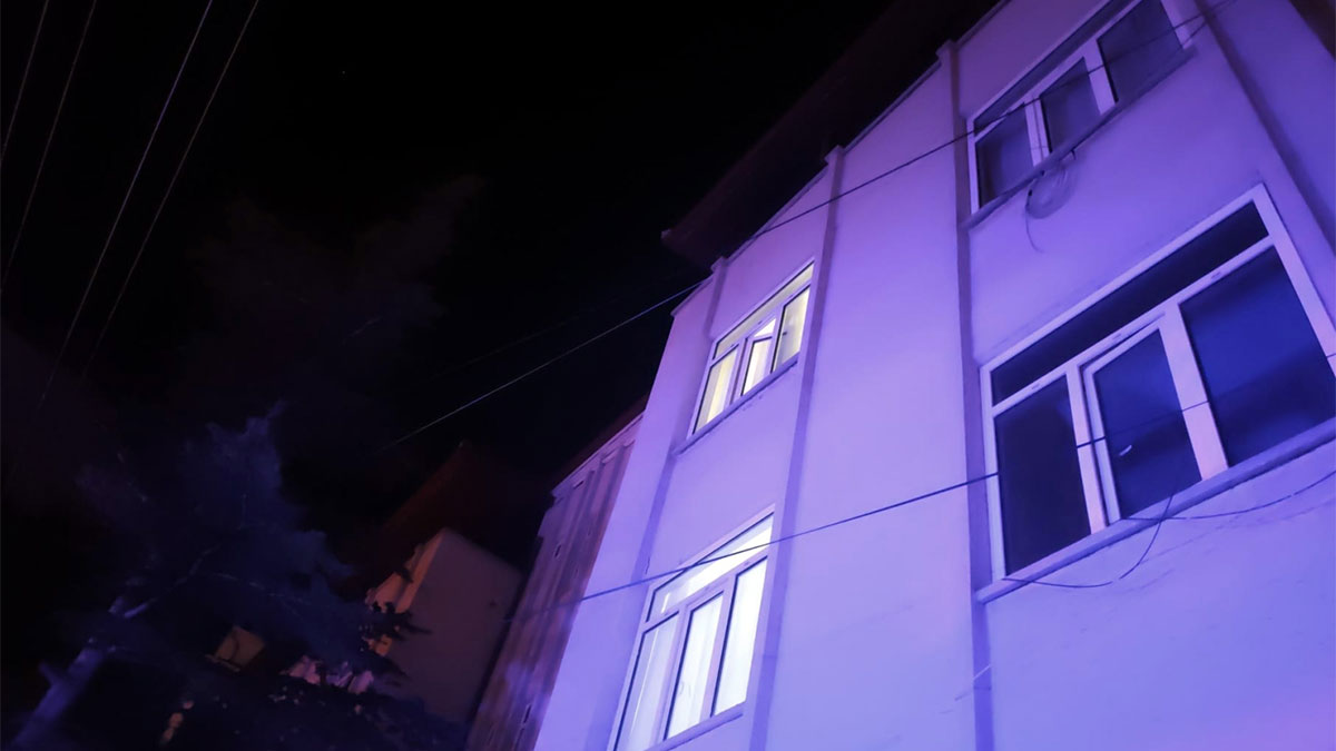 Eşinin eve almadığı 19genç 3. kattan düştü